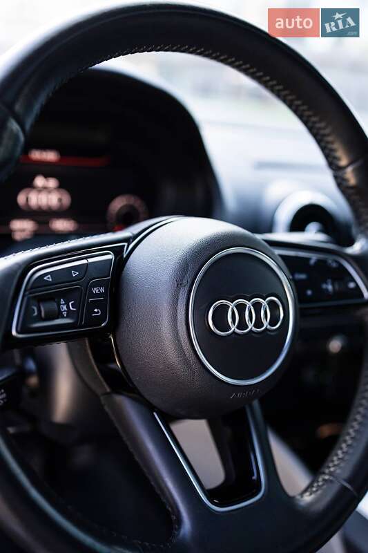 Седан Audi A3 2018 в Львове