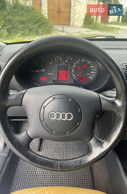 Хэтчбек Audi A3 2000 в 