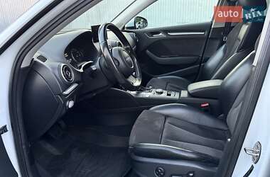 Хэтчбек Audi A3 2016 в 