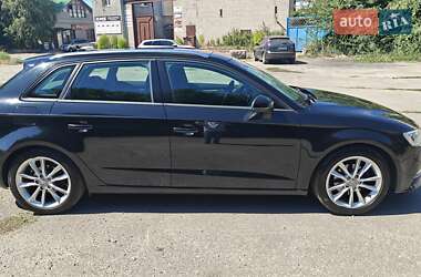 Хэтчбек Audi A3 2015 в 