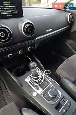 Хэтчбек Audi A3 2016 в 