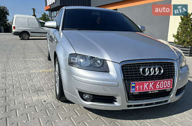 Хэтчбек Audi A3 2004 в 