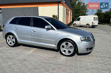 Хэтчбек Audi A3 2004 в 