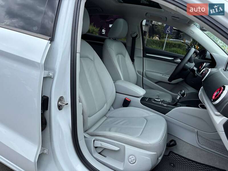 Седан Audi A3 2015 в Киеве