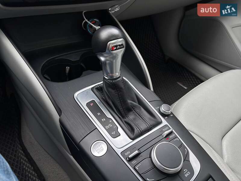 Седан Audi A3 2015 в Киеве
