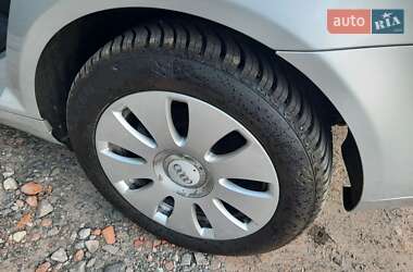 Хэтчбек Audi A3 2006 в 