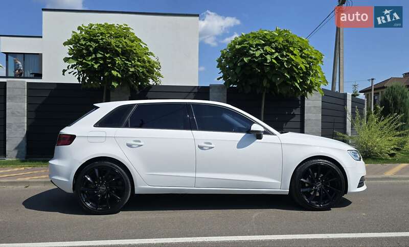 Хэтчбек Audi A3 2015 в Киеве