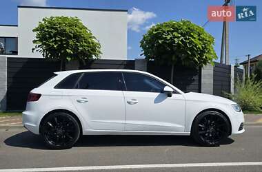 Хэтчбек Audi A3 2015 в 