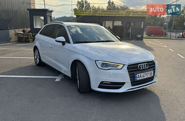 Хэтчбек Audi A3 2013 в 