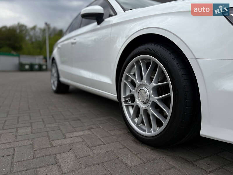 Седан Audi A3 2015 в Харькове