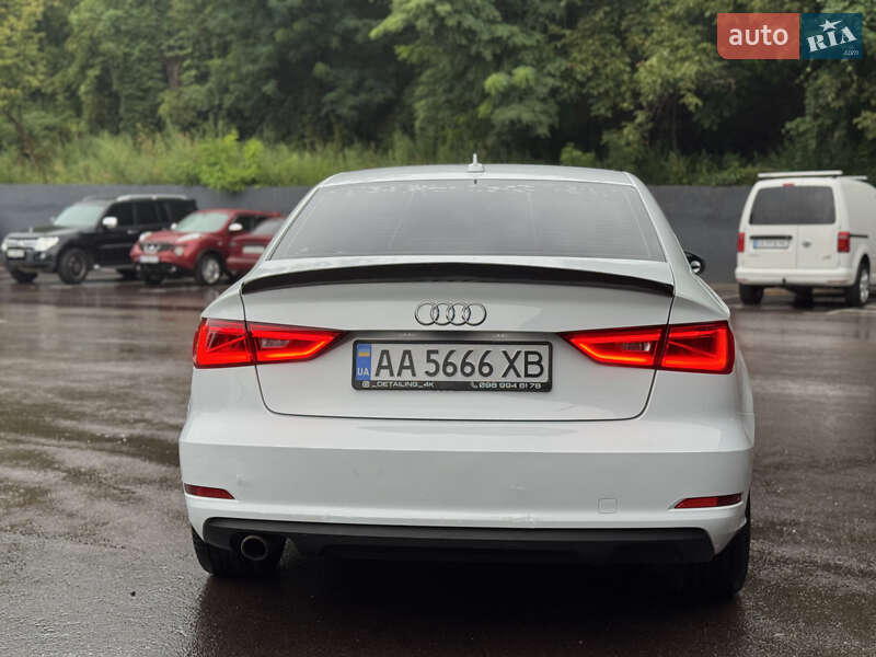 Седан Audi A3 2014 в Ужгороде