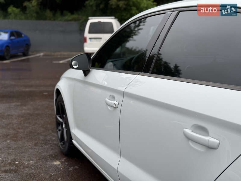 Седан Audi A3 2014 в Ужгороде