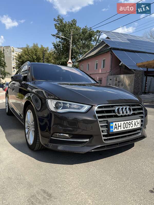 Хэтчбек Audi A3 2015 в Киеве