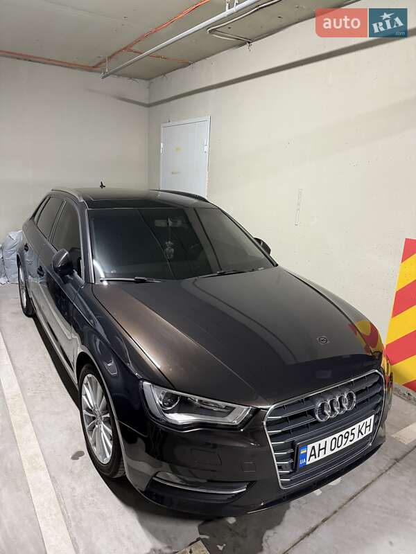 Хэтчбек Audi A3 2015 в Киеве