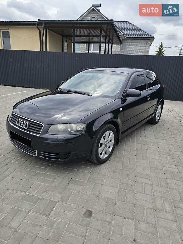 Хэтчбек Audi A3 2004 в 
