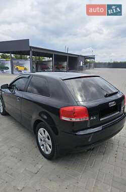 Хэтчбек Audi A3 2004 в 