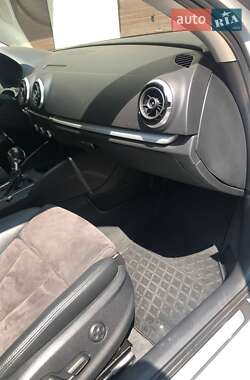 Хэтчбек Audi A3 2016 в 