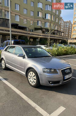 Хэтчбек Audi A3 2004 в 