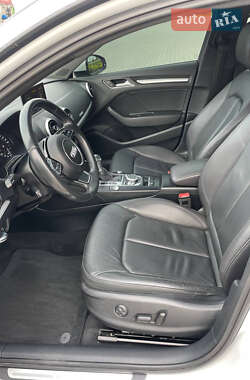 Хэтчбек Audi A3 2016 в 