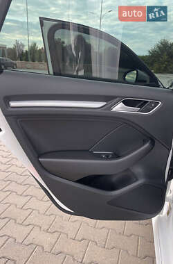 Хэтчбек Audi A3 2016 в 
