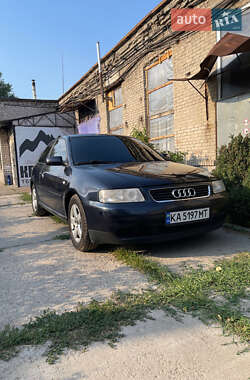 Хэтчбек Audi A3 2001 в 