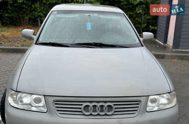 Хетчбек Audi A3 2002 в 