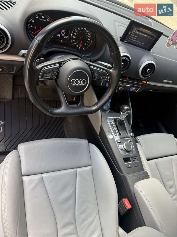 Седан Audi A3 2017 в Днепре