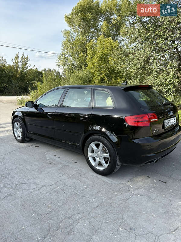 Хэтчбек Audi A3 2012 в Лановцах