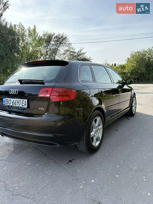 Хэтчбек Audi A3 2012 в Лановцах