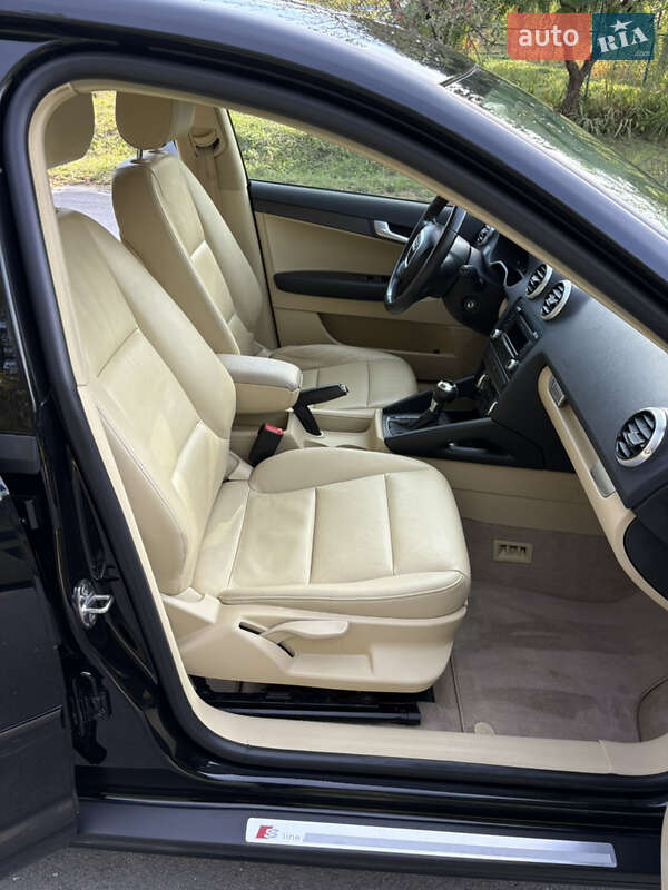 Хэтчбек Audi A3 2012 в Лановцах