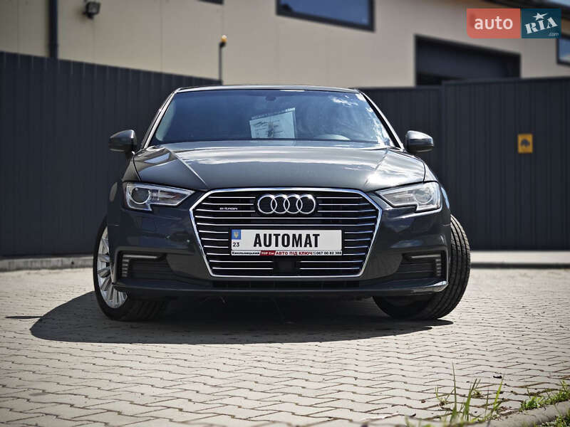 Хэтчбек Audi A3 2017 в 