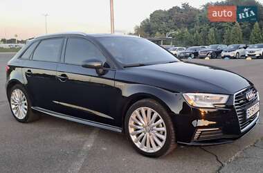 Хэтчбек Audi A3 2016 в 