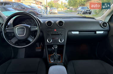 Хэтчбек Audi A3 2004 в 