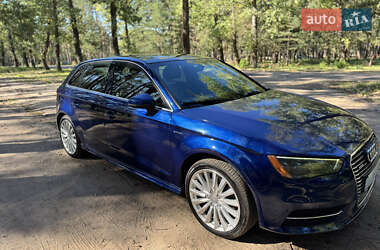 Хэтчбек Audi A3 2016 в 