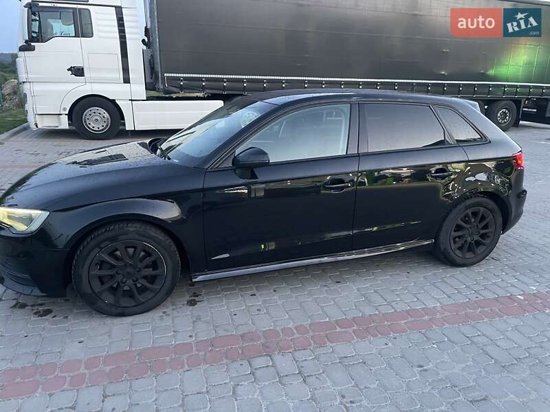 Хетчбек Audi A3 2014 в Золочеві