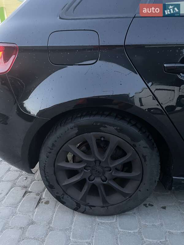 Хетчбек Audi A3 2014 в Золочеві