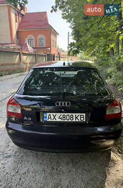 Хэтчбек Audi A3 2001 в 