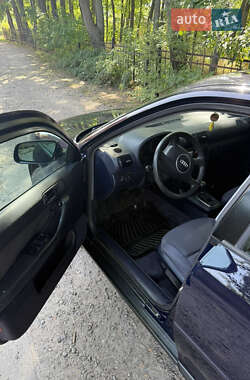Хэтчбек Audi A3 2001 в 