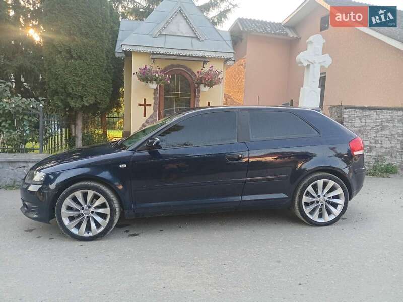 Хэтчбек Audi A3 2004 в 