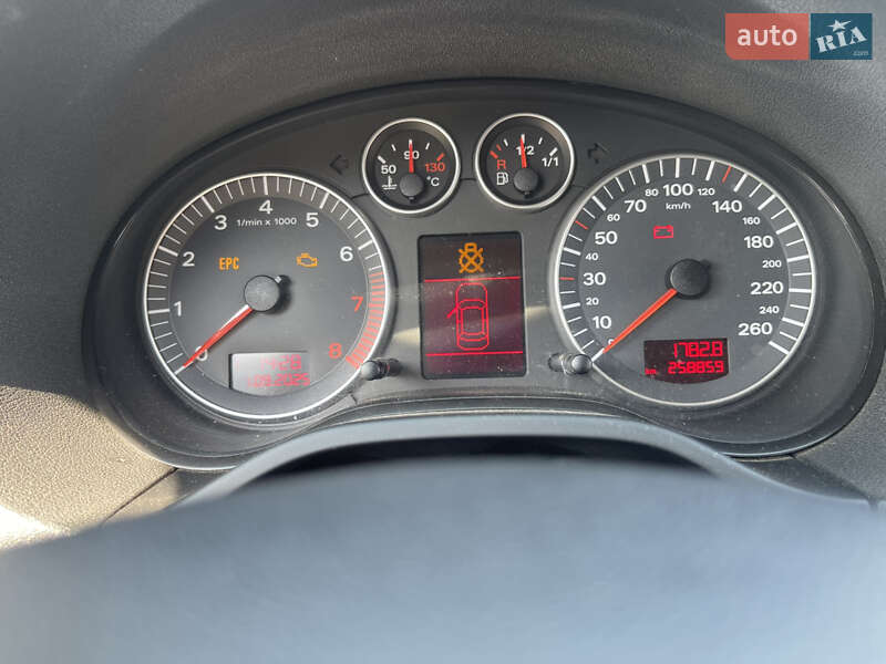 Хетчбек Audi A3 2004 в 