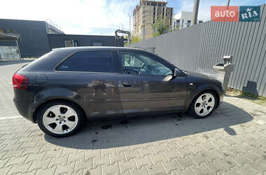 Хетчбек Audi A3 2004 в 
