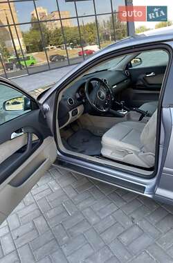 Хетчбек Audi A3 2004 в 