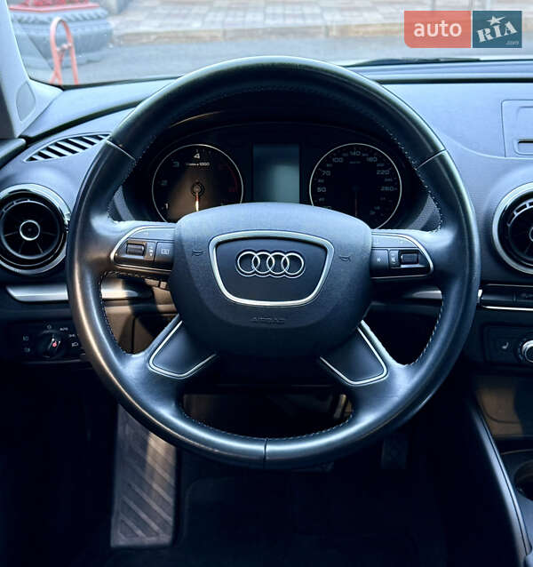 Хэтчбек Audi A3 2015 в Киеве