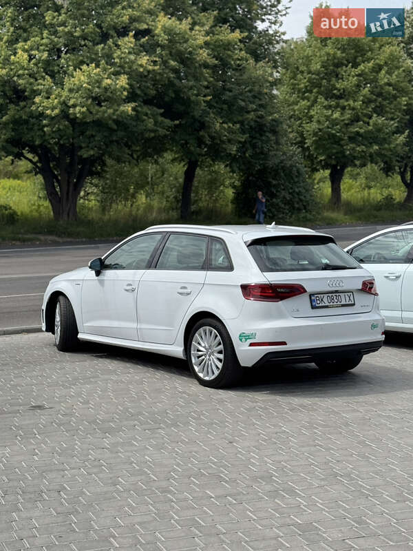 Хэтчбек Audi A3 2015 в Ровно