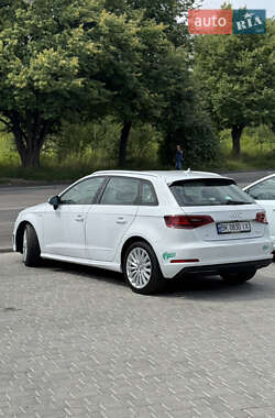 Хэтчбек Audi A3 2015 в 