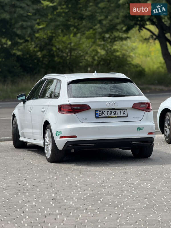 Хэтчбек Audi A3 2015 в Ровно