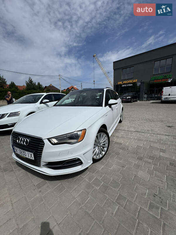 Хэтчбек Audi A3 2015 в Ровно