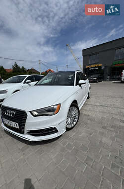 Хэтчбек Audi A3 2015 в 