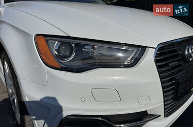 Хэтчбек Audi A3 2015 в 