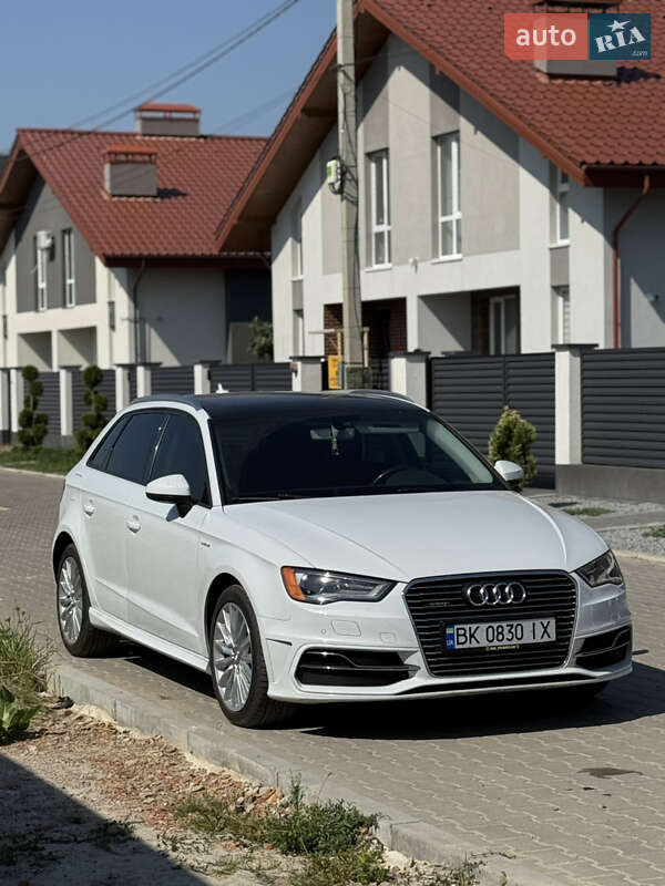 Хэтчбек Audi A3 2015 в Ровно